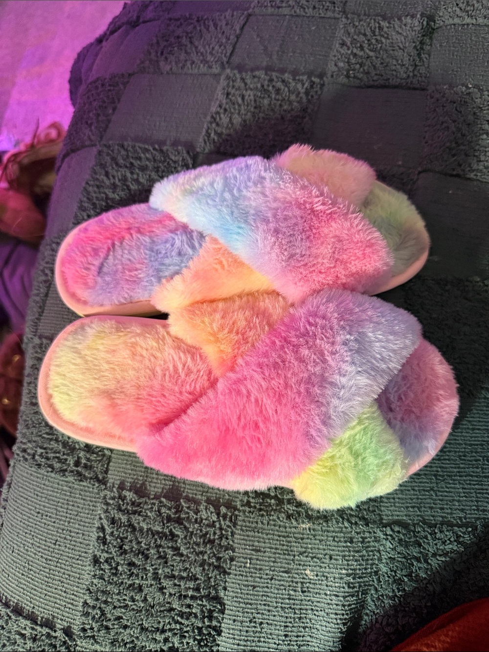 Womens size7/8 tie dye/rainbow plush Slide Slippers - Soft Fuzzy Pink Multicolor